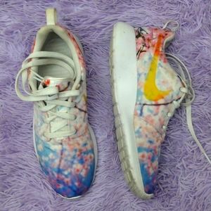 Nike Rosche One cherry blossom print athletic shoes